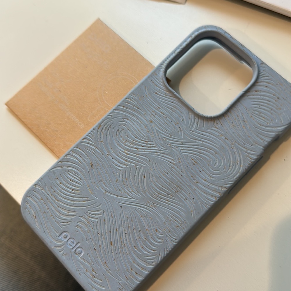 Pela iPhone 14 Pro waves case